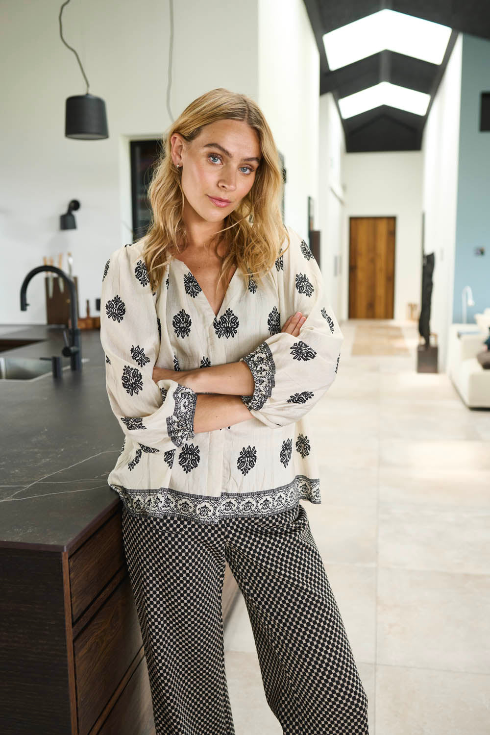 ZINNIA SHIRT BLACK/WHISPER