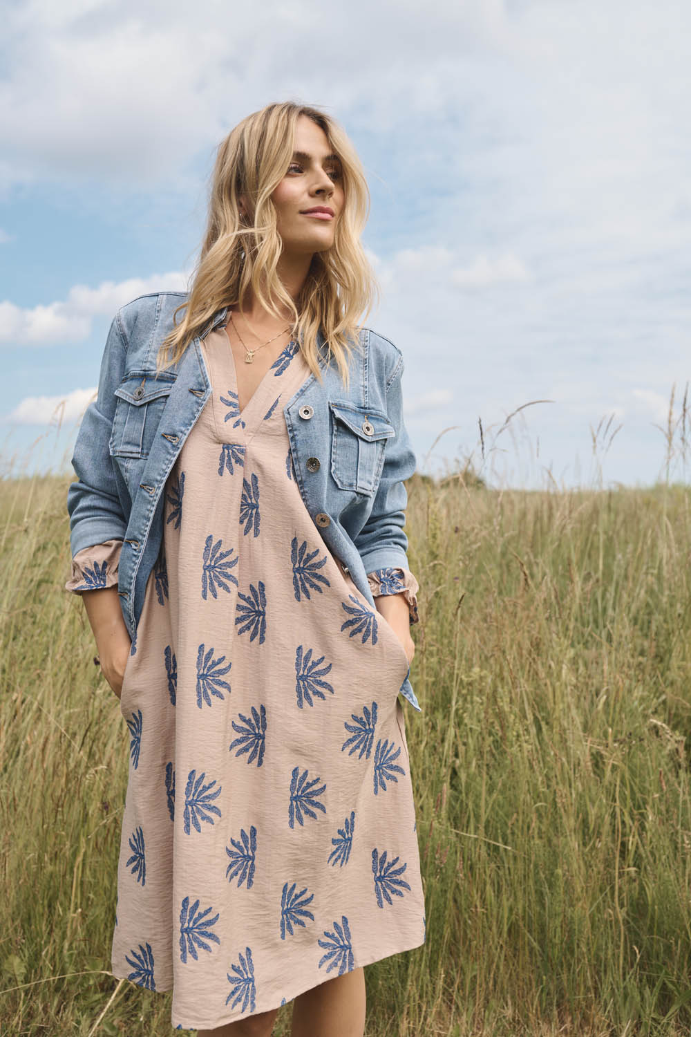 MILEY DRESS SAND/BLUE PATTERN