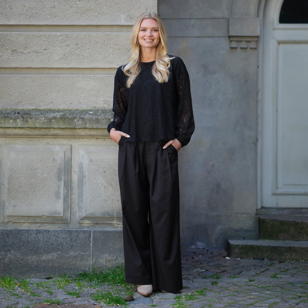 Claire blouse black