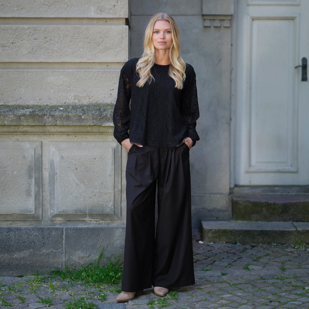 Claire blouse black